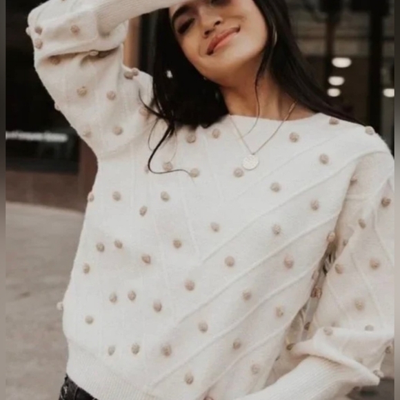 Urban Outfitters Crop Cream Sweater Pom Pom Details Size Medium PTP 21 Length 17 - Picture 1 of 6